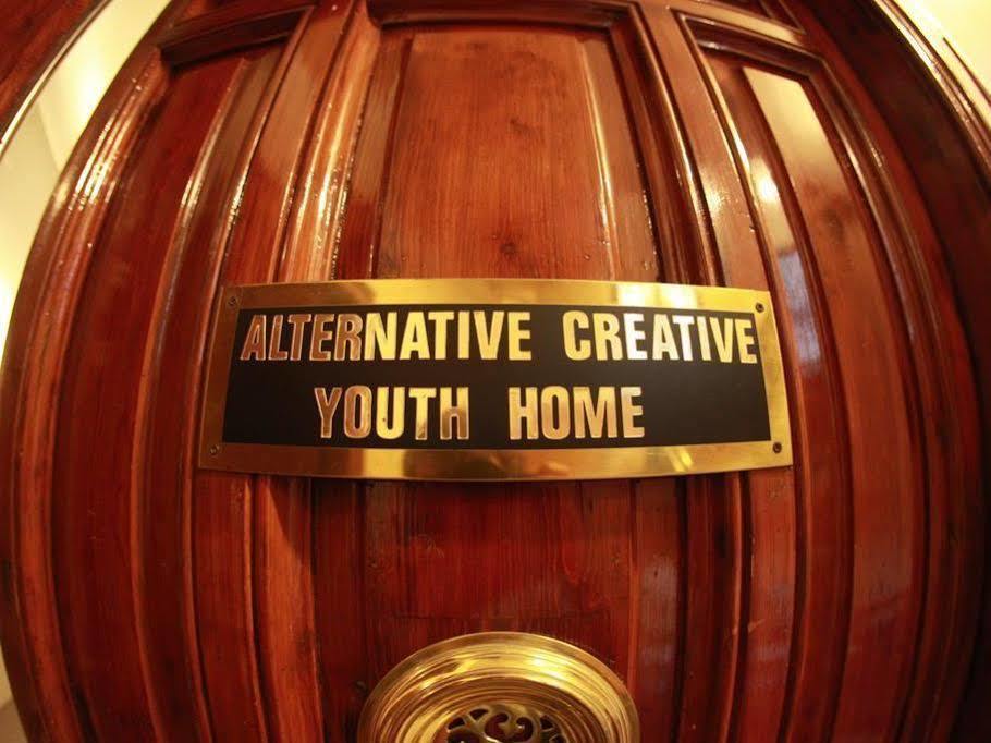 Alternative Creative Youth Hostel Барселона Экстерьер фото