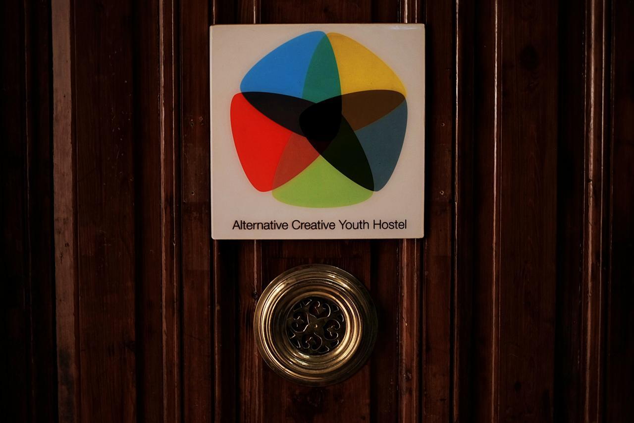 Alternative Creative Youth Hostel Барселона Экстерьер фото