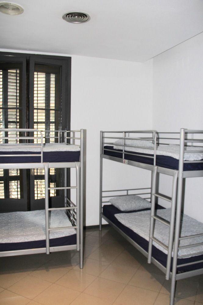 Alternative Creative Youth Hostel Барселона Экстерьер фото